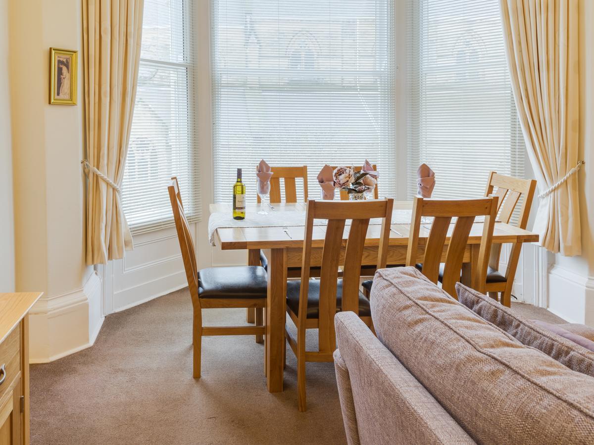 The Spires Appartement Scarborough Buitenkant foto